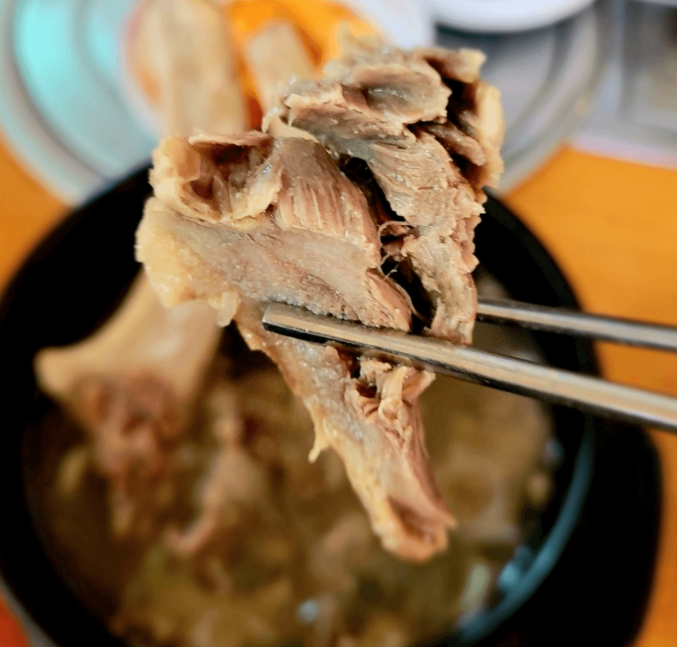 고기-들고있는-사진