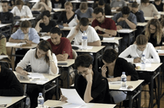 프랑스 수능 바칼로레아를 치르는 프랑스 학생들
