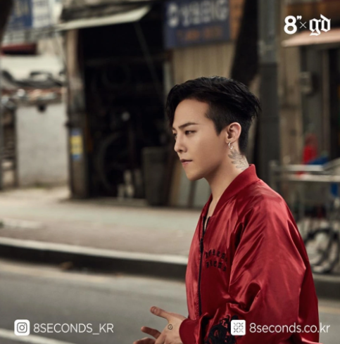 8세컨즈는 2016년 지드래곤(G-Dragon)과의 콜라보레이션을 진행하며 대중의 큰 관심을 끌었습니다.