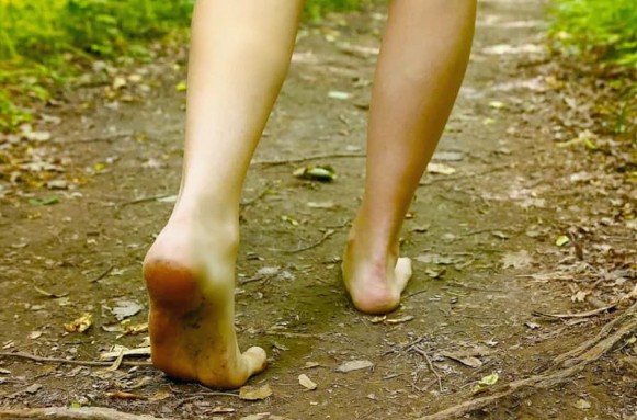 맨발걷기 효능 및 맨발걷기 부작용 좋은 길 완벽 가이드