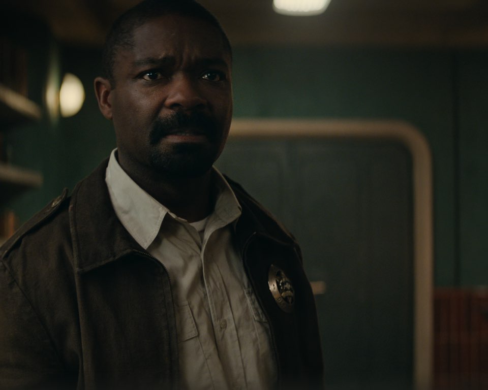 지하창고 사일로의 비밀 줄거리