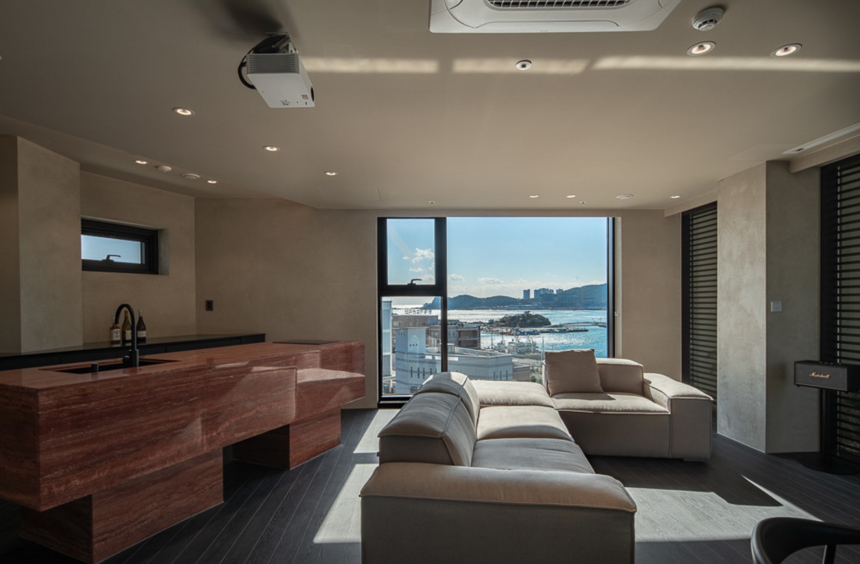 흘로 부산 펜션 객실 사진