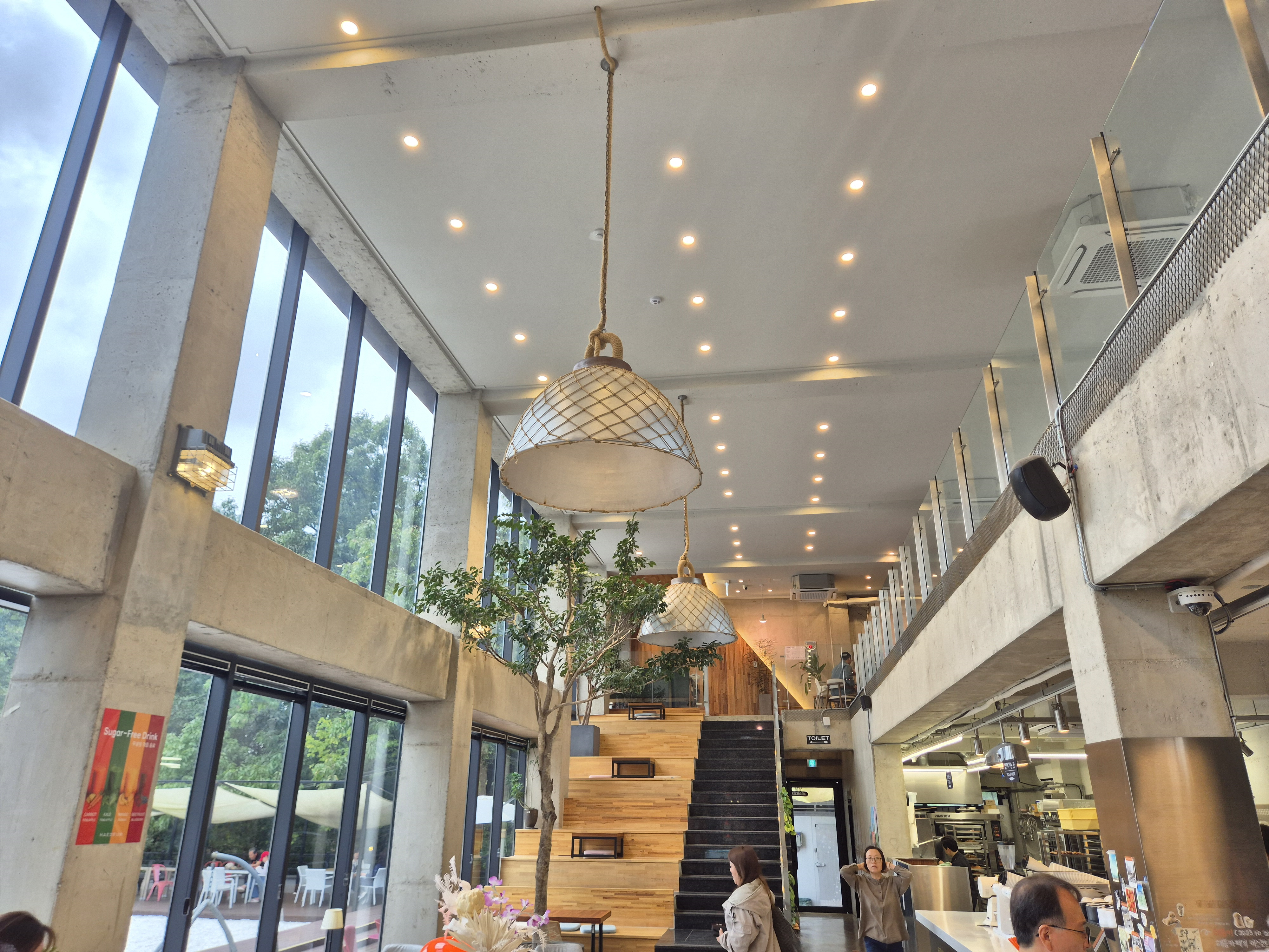 해듬카페 내부 인테리어