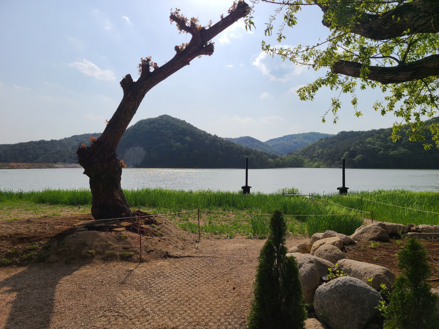 경주 카페 아래헌 하동저수지뷰