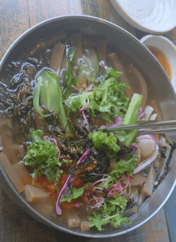 팔당 강마을다람쥐 도토리 묵사발 섞는 영상