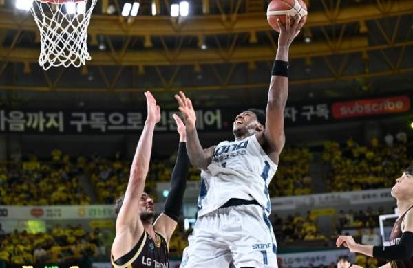 소노 2연승: 창원 LG 꺾고 2연승! 챔피언 결정전 진출 확률 100% 잡은 비결 분석 (2026 KBL 4강 PO)