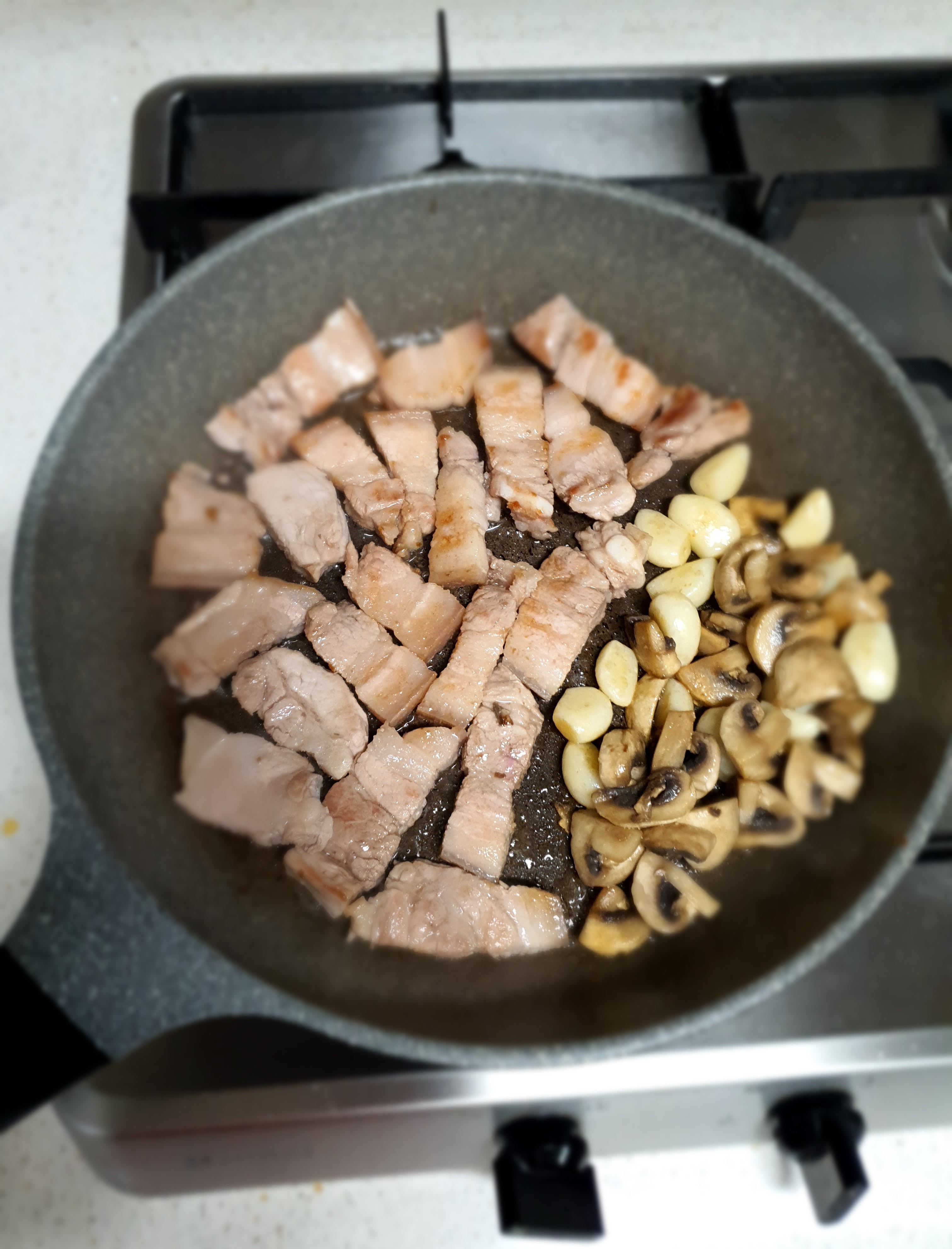 고기-굽는-냄새는-못-참겠어요.