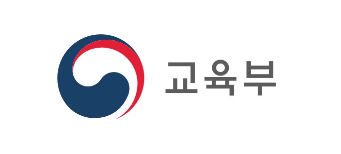 최교진 딸 책 홍보 논란