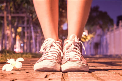 운동화를 신은 발