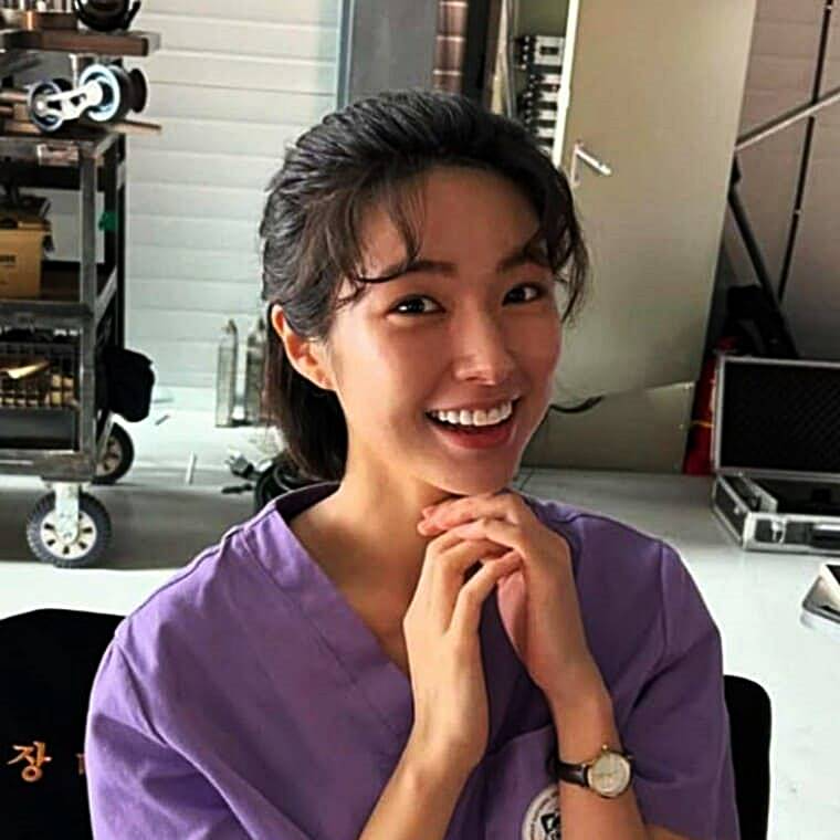 배우-하영