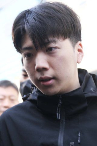 장윤기 사건: 광주 여고생 살인사건 증거인멸 파문! 수사팀장 A 경감 긴급체포 및 범행 차량 동영상 삭제 지시 전말 (나이, 프로필, 고향, 학력, 사주, 부인, 형량 총정리)