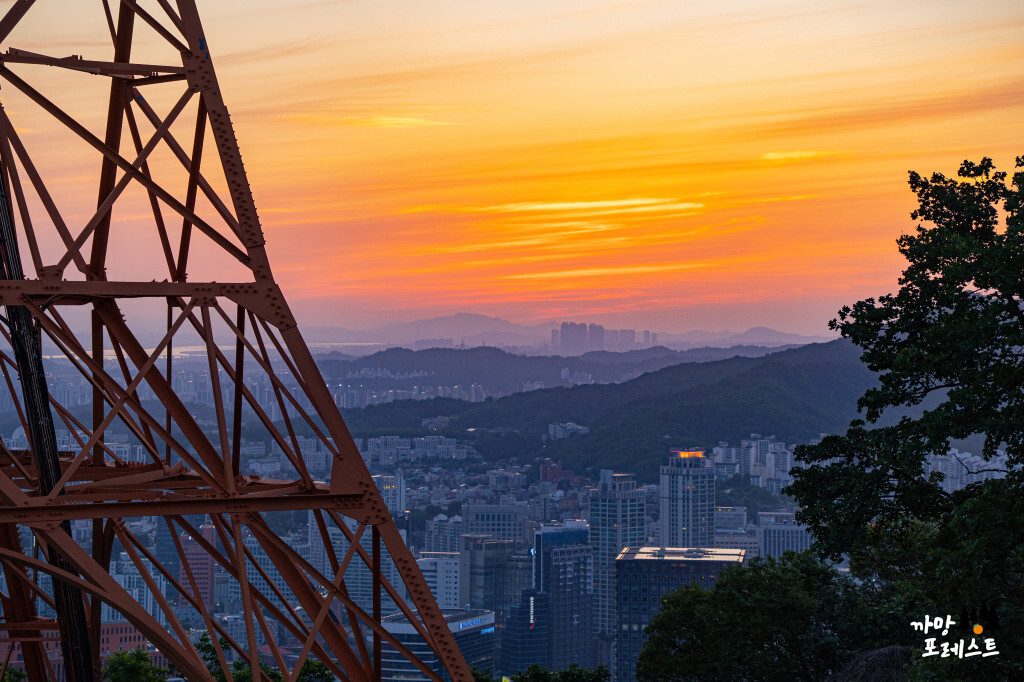 서울 남산타워 일몰 철탑