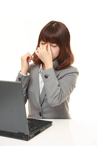 눈 피로를 줄이는 생활 습관과 블루라이트 차단 방법