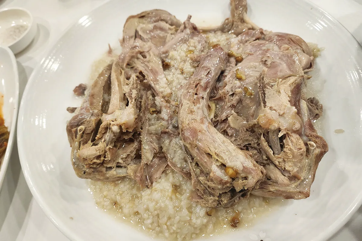 오리백숙-쟁반위의 음식-테이블