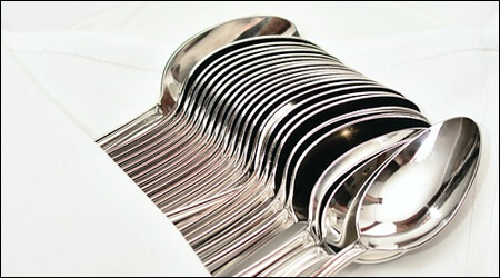 잘 정돈된 숟가락