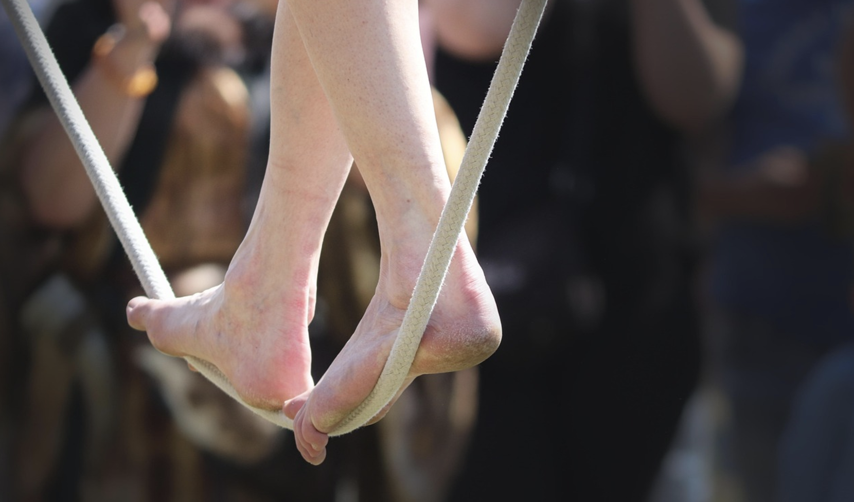 하늘을 달리는 선수들: 슬랙라이닝 하이라인의 모험