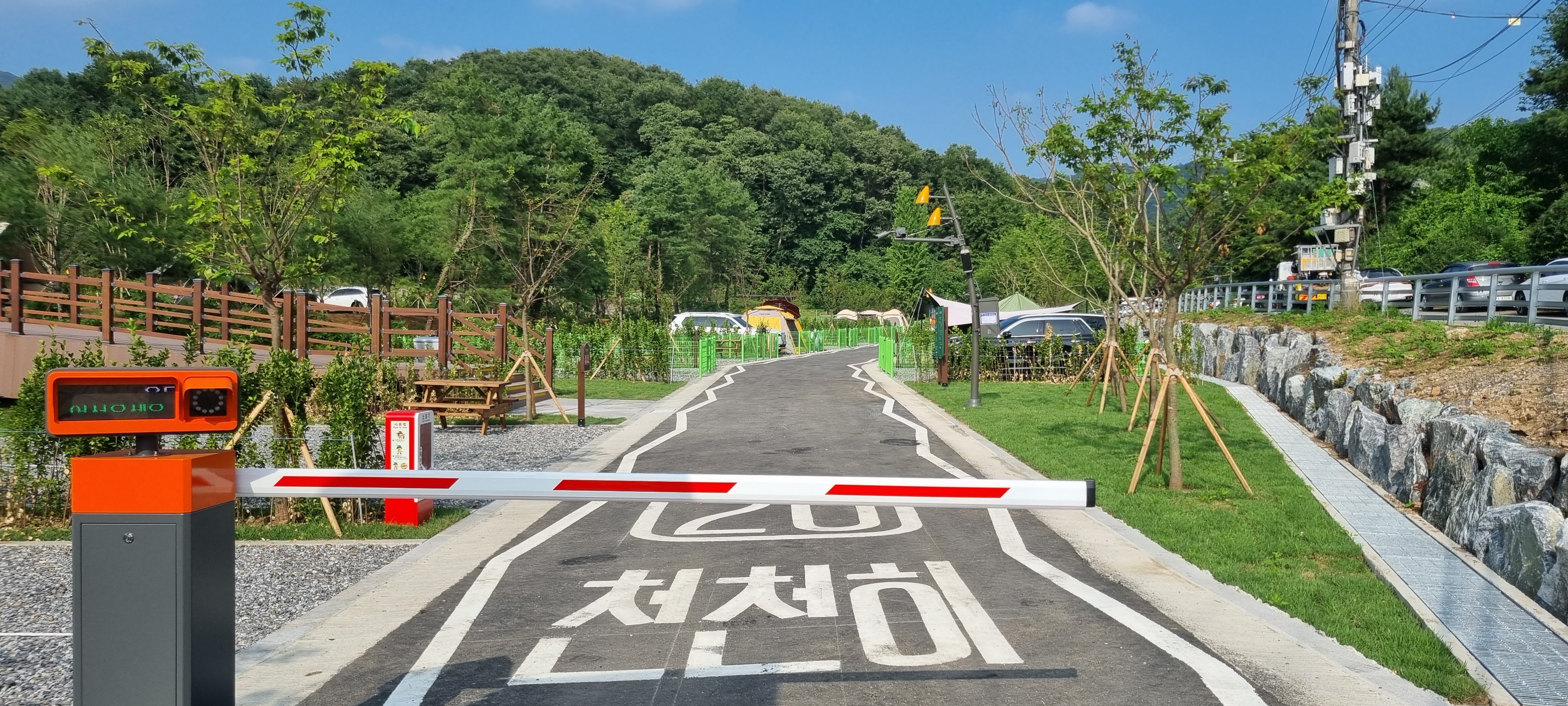 율동공원캠핑장 반려견 사이트 전용출입구