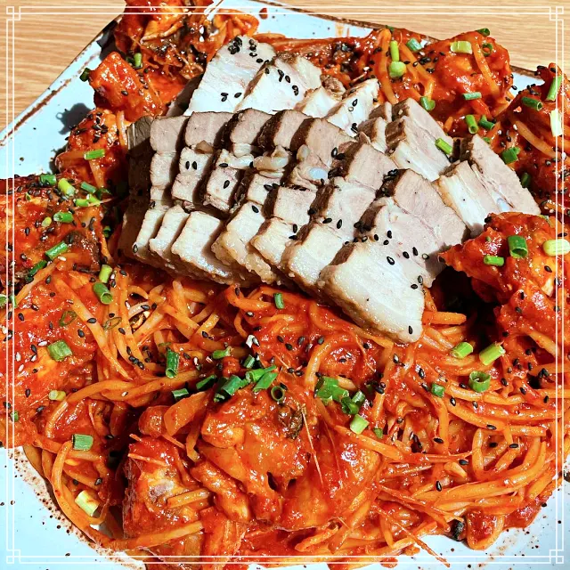 강릉 포남동 맛집 아구찜 위에 돼지고기 수육(삼겹살)이 올라간 수구찜