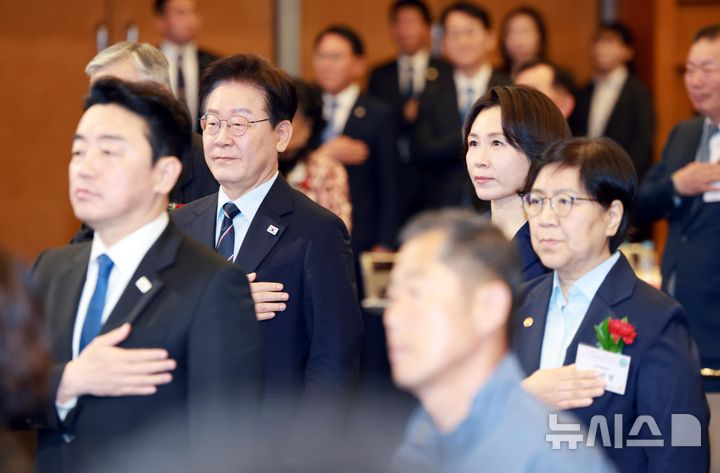 이재명 대통령 어버이날 눈물의 축사 분석: 노인 일자리 115만 개와 연금 개선 등 4대 복지 정책 총정리