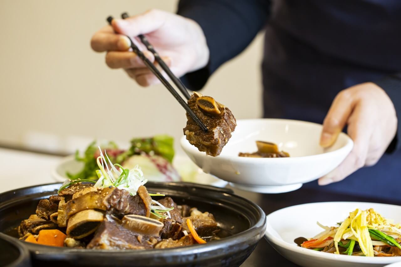 생방송투데이 3785회 우리 동네 홍(보)반장이 간다 APEC 성공 개최를 위해 홍반장이 간다, APEC 공식 숙소 소노캄 경주, APEC 2025 지정 음식점 고도벌한정식, APEC 회의 장소 경주화백컨벤션센터 (HICO)