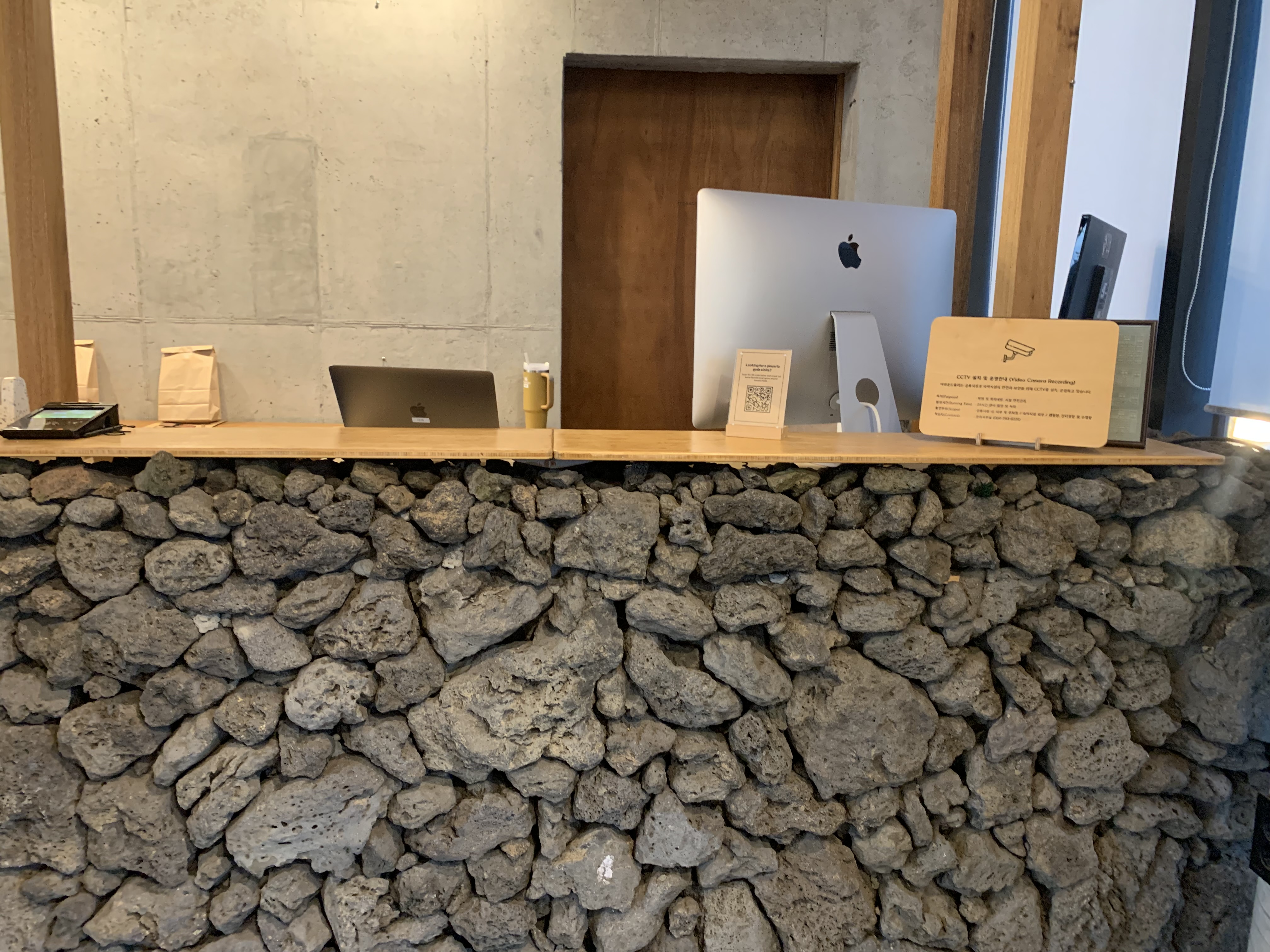 제주도에서 찾은 감성 글램핑 숙소 어라운드폴리 리뷰 - 겨울 에어스트림 숙박 후기