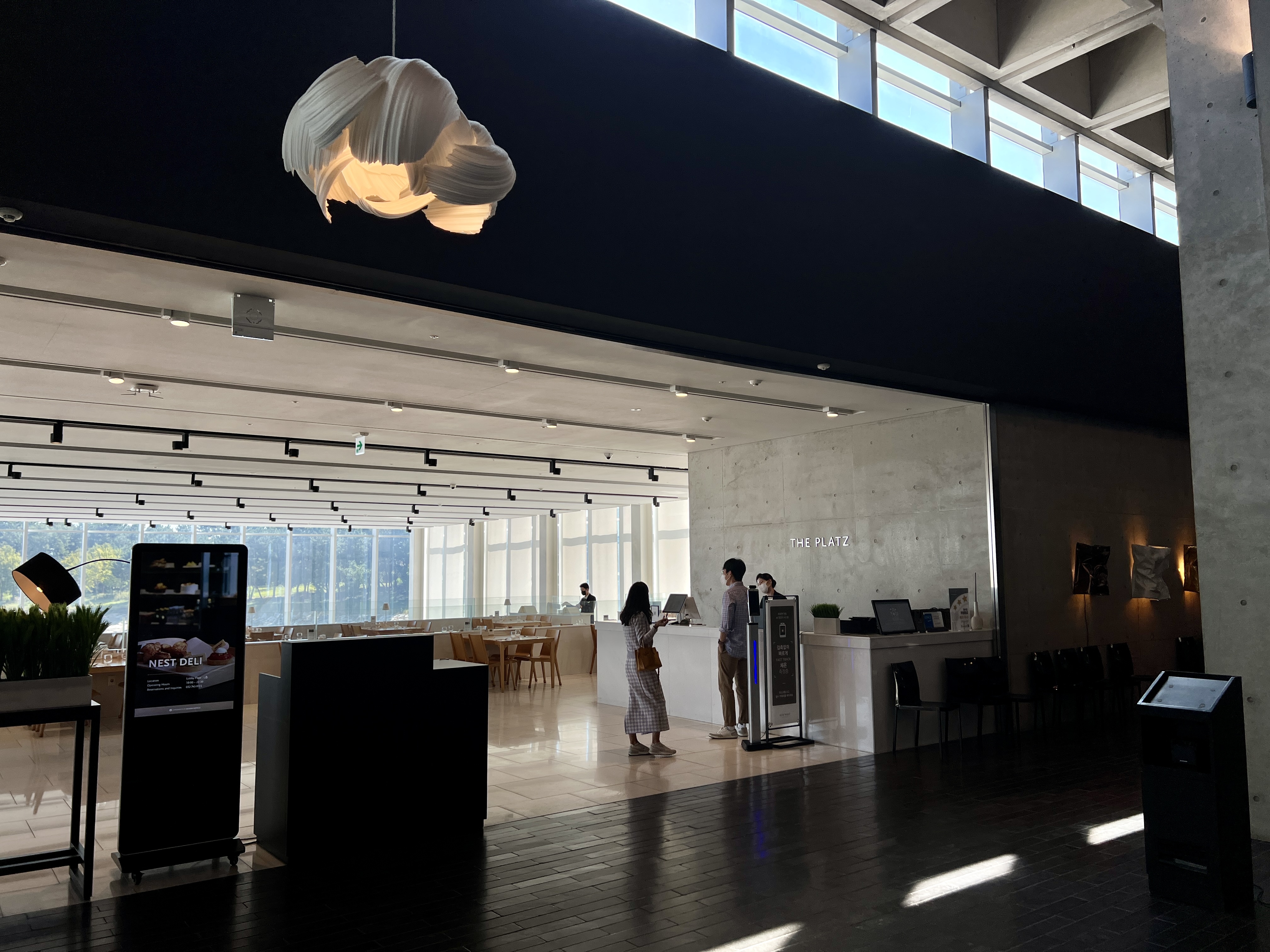 네스트 호텔 로비