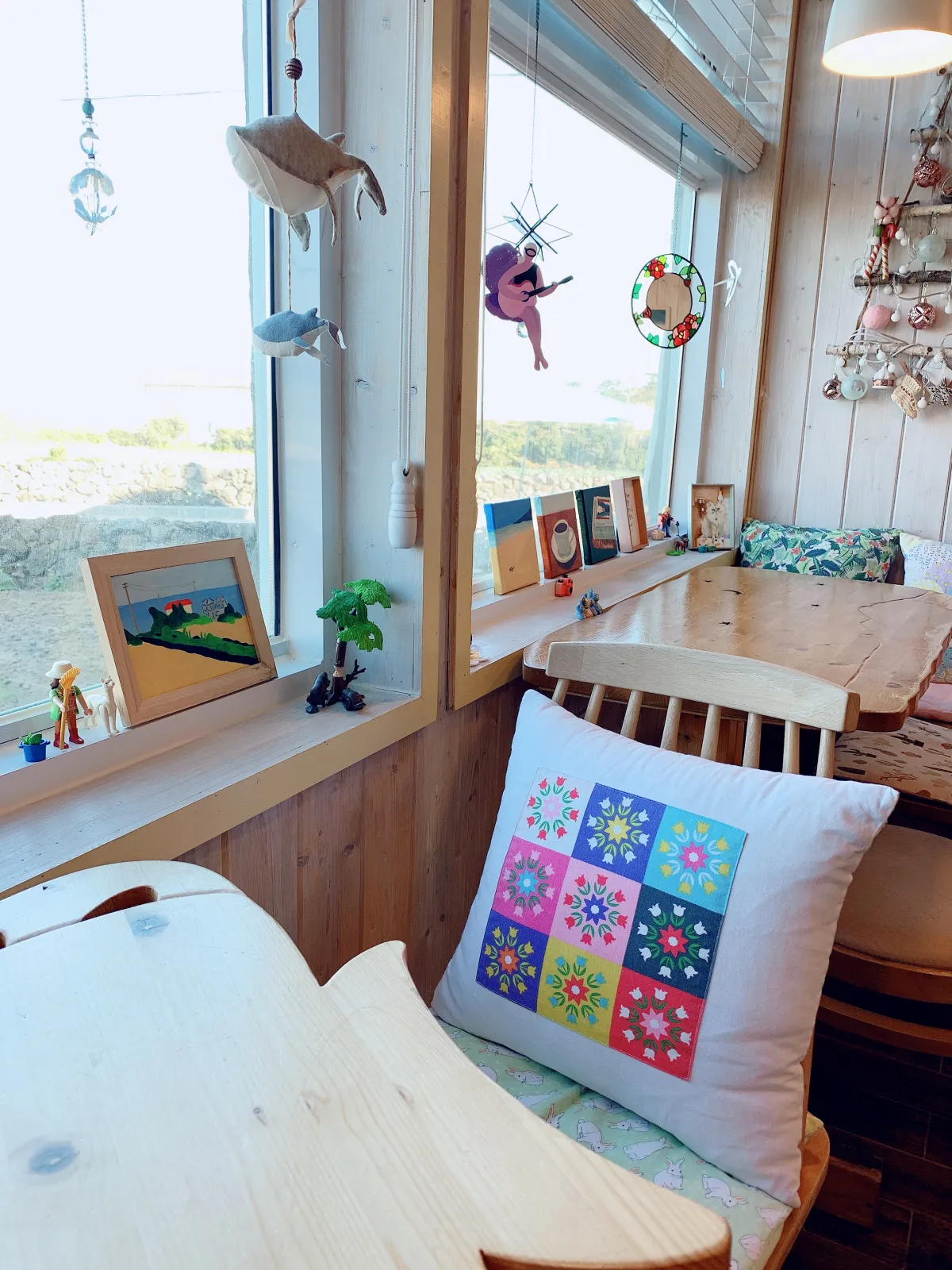 1층-카페-분홍씨