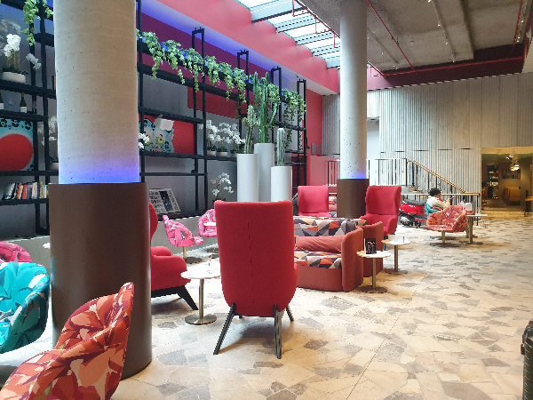 시드니 여행: Macleay Hotel(에어비앤비) vs ADGE Hotel, 오팔 카드_ADGE 호텔 로비