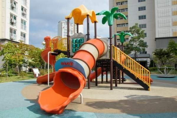 대구 놀이터 '마른하늘에 탄두' 날벼락... 초등생 부상 충격