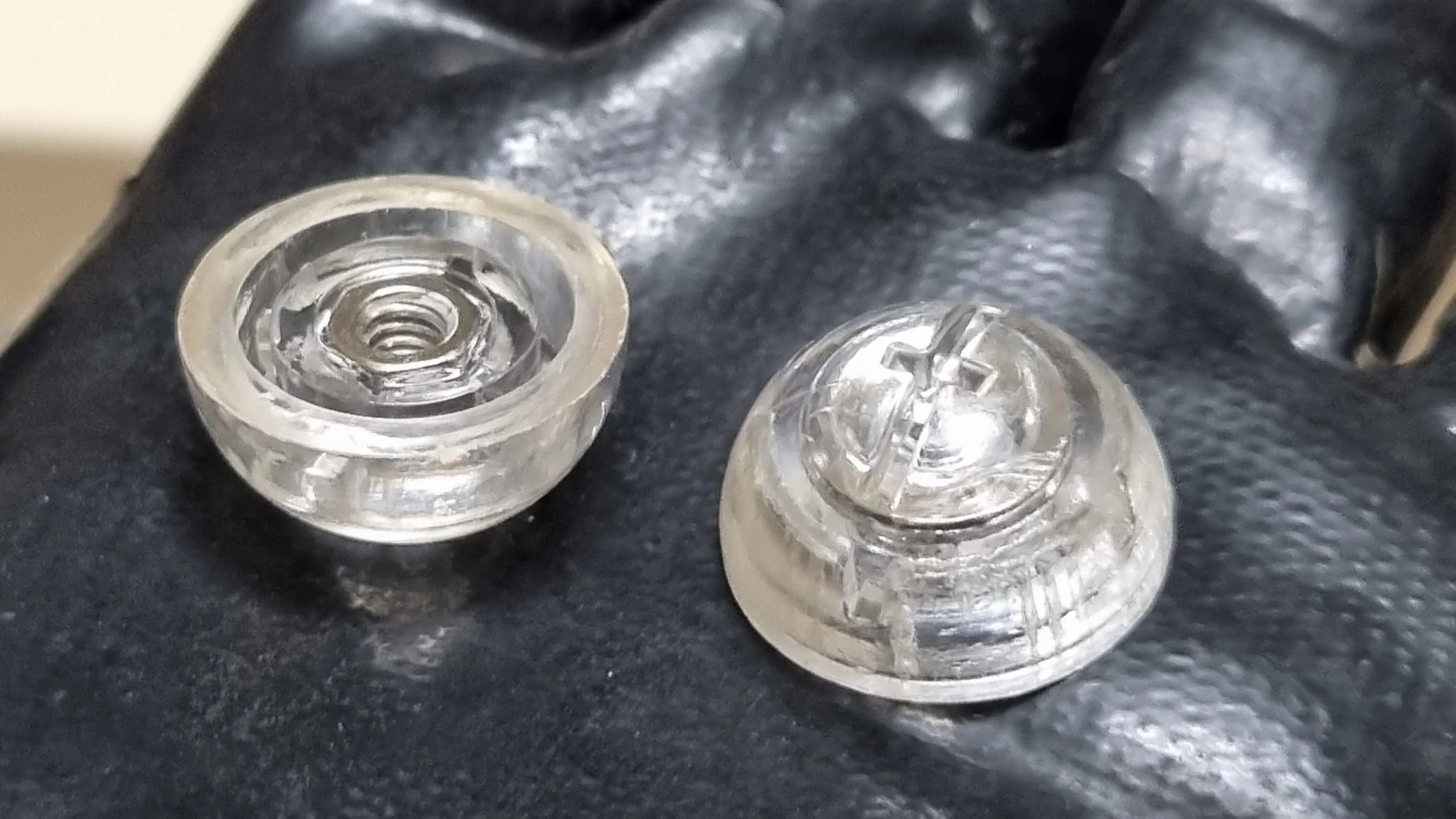 전등 커버 고정 너트