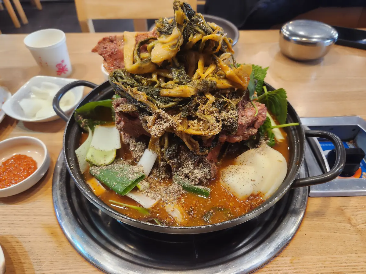 일산-맛집-옛골산더미감자탕-주문-메뉴-감자탕-소사이즈-산더미-우거지-깻잎-감자-대파-들깨가루