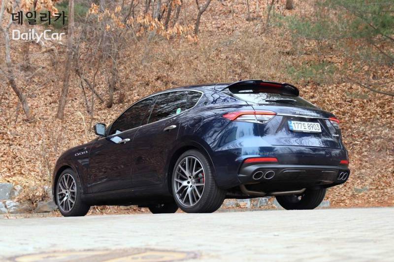 마세라티 르반떼 모데나 S