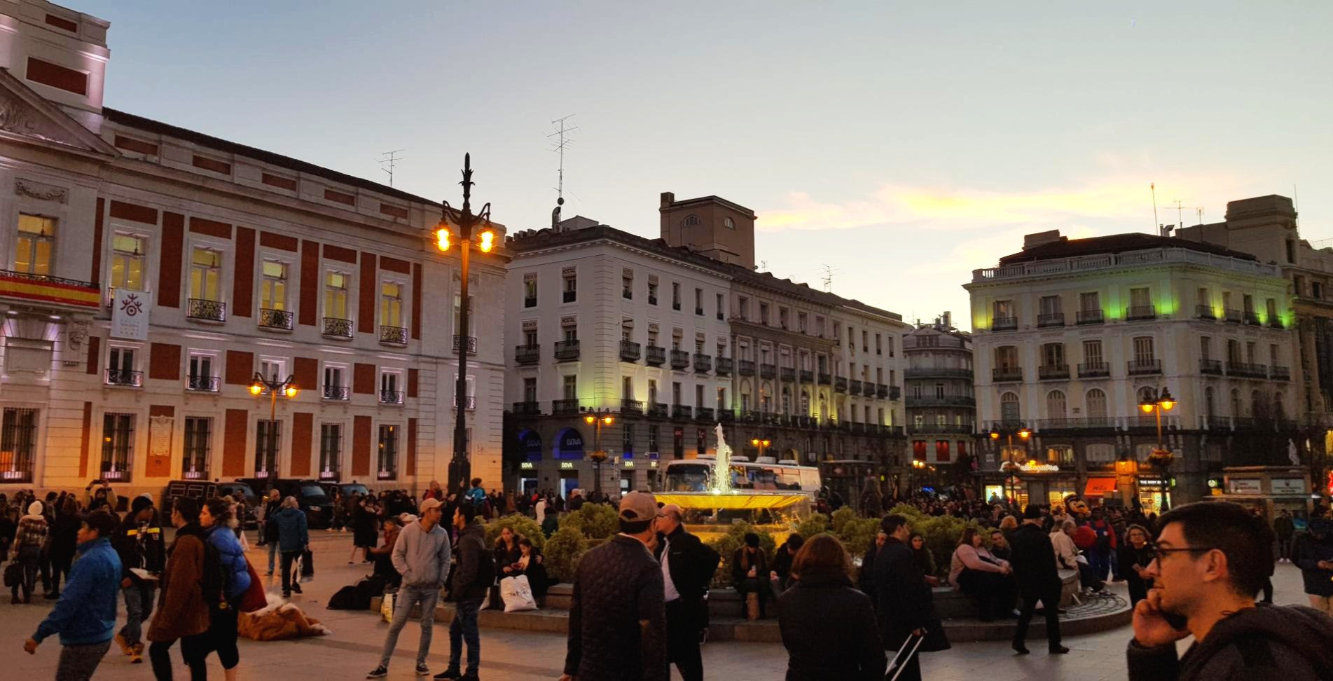 스페인 마드리드 석양 속의 솔 광장