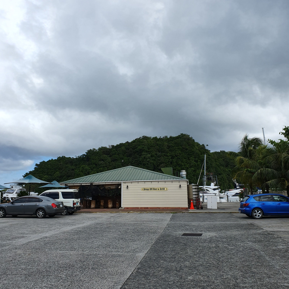 팔라우 Drop Off Bar and Grill 01