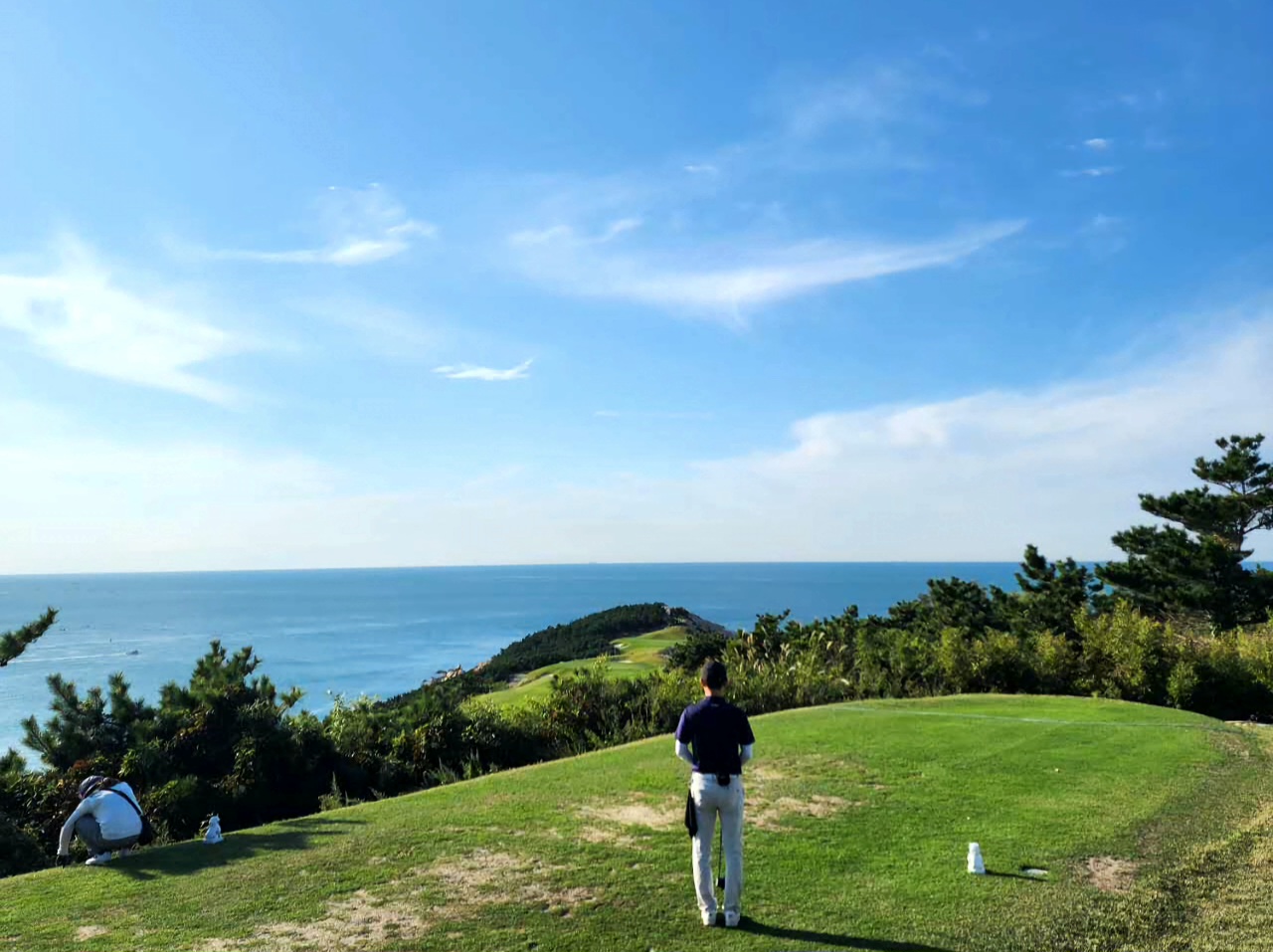 15번 파4 345야드 주저앉아 넋두리하는 캐디