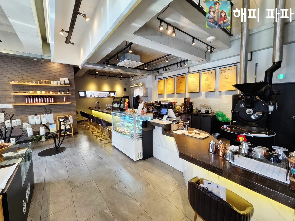 김진수-로스터리카페-내부-주문대