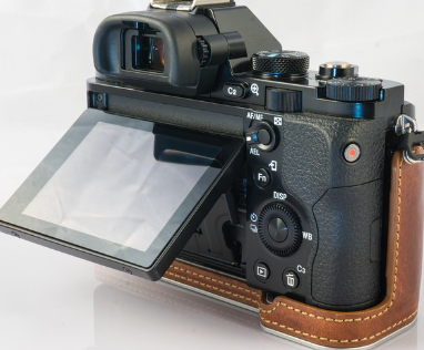 2025년 카메라 입문자를 위한 DSLR vs 미러리스 차이 완벽 정리