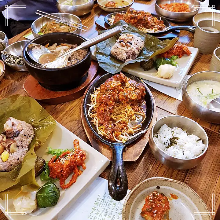 진심 가득 건강 담은 맛 시청역 북창동 맛집 추천 생방송투데이 약선 참게 연잎밥 전복 보리굴비 황태 떡갈비 한정식 게장과 메밀면의 만남! 게눈 감춘면 오늘방송 리얼 맛집