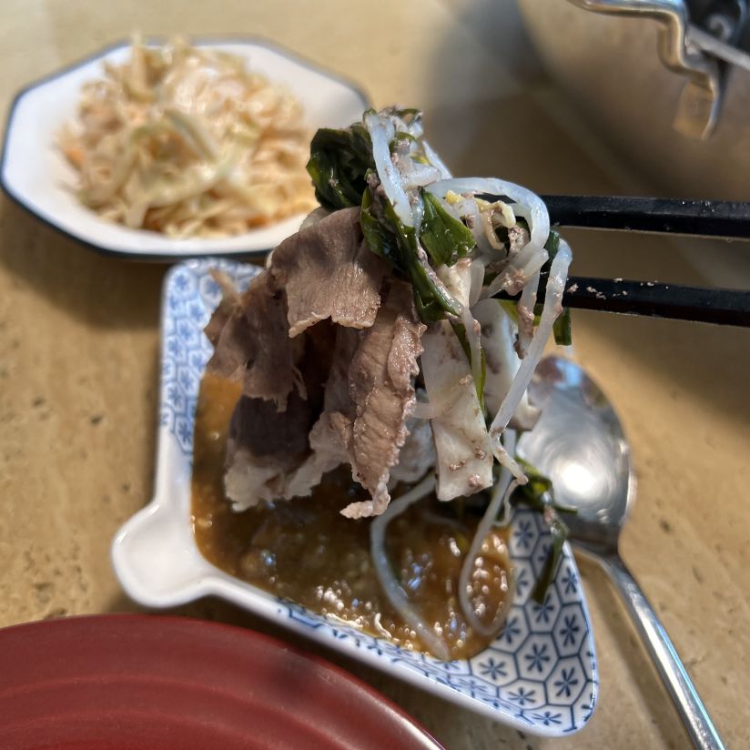 차돌박이 찜과 참깨 소스