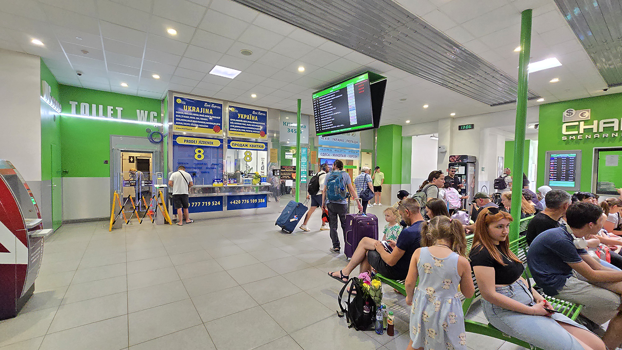 버스 터미널 실내