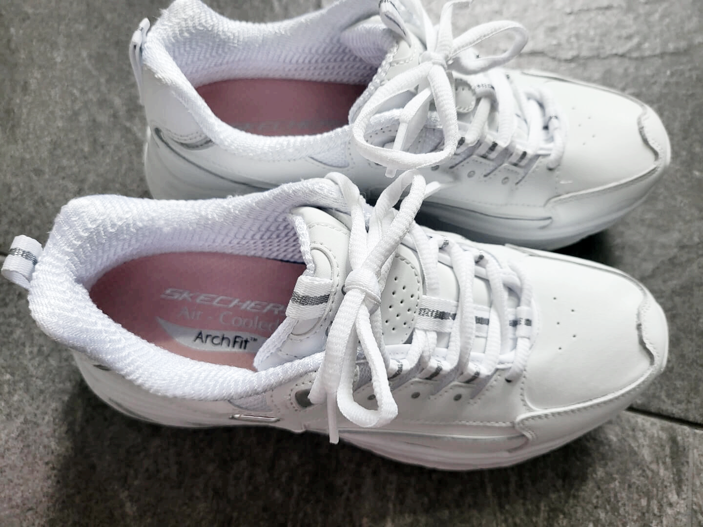 스케쳐스-딜라이트-아치핏-운동화