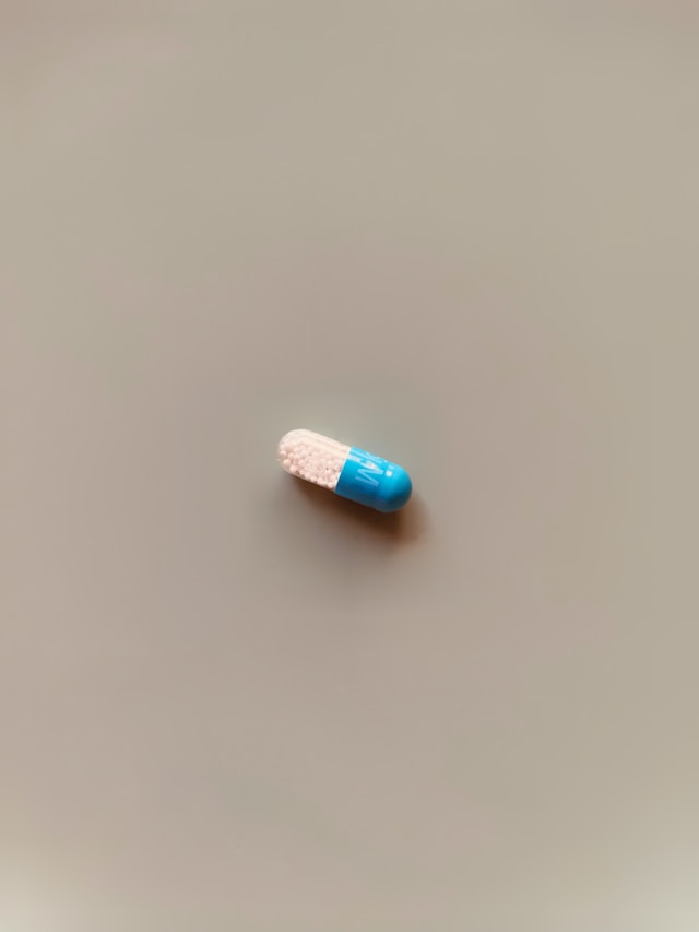 글루타치온을 표현할 수 있는 경구용 알약으로 영양제 관련 사진