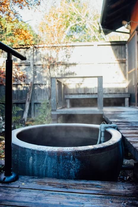 국가별 숨겨진 노천 온천 여행지 추천: 예약 없이 즐기기