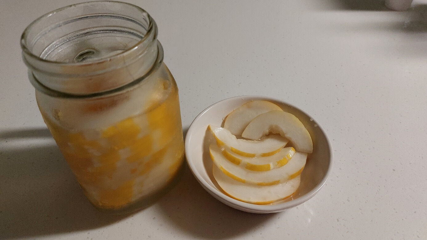 참외피클 실제 만들어 꺼낸 사진