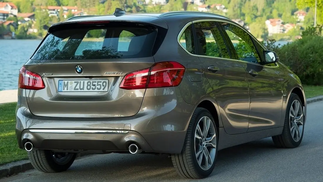 BMW 2시리즈 액티브 투어러 가격 실구매가 모의견적 제원 옵션 카탈로그 내부 색상 디자인 인테리어 편의사양 안전사양 총정리