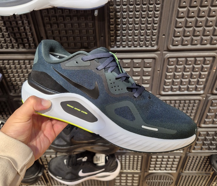 장시간 서 있을 때 좋은 데일리 운동화 