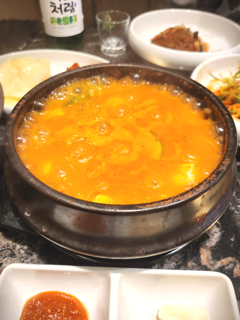 된장 술밥 뚝배기 보글보글 끓는 모습