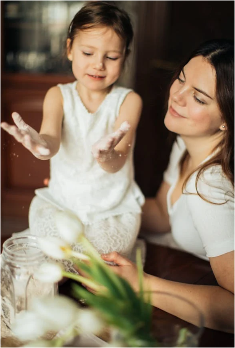 세계 어머니의 날: 어머니의 사랑과 희생을 기리며