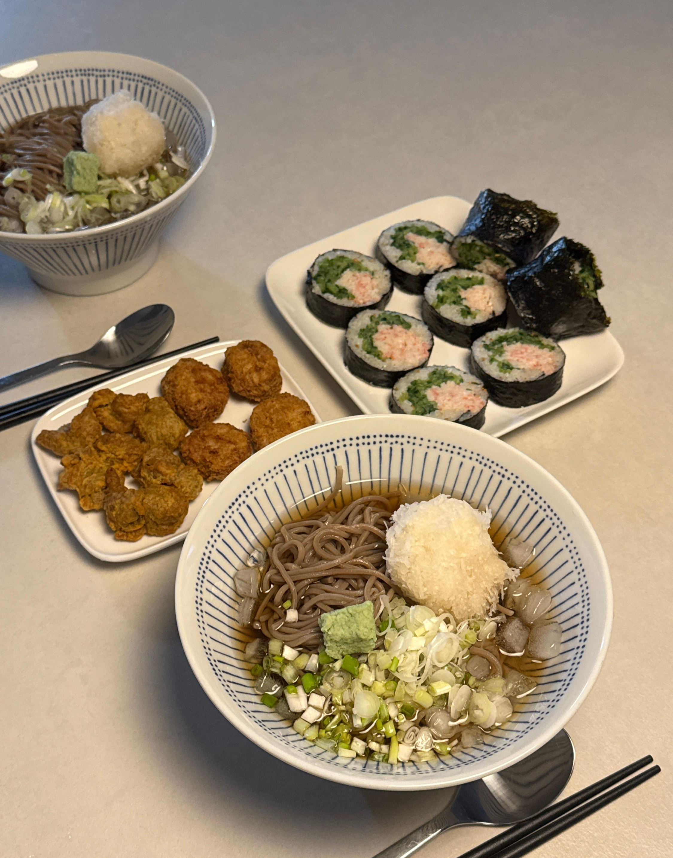 메밀소바와 오이크래미김밥