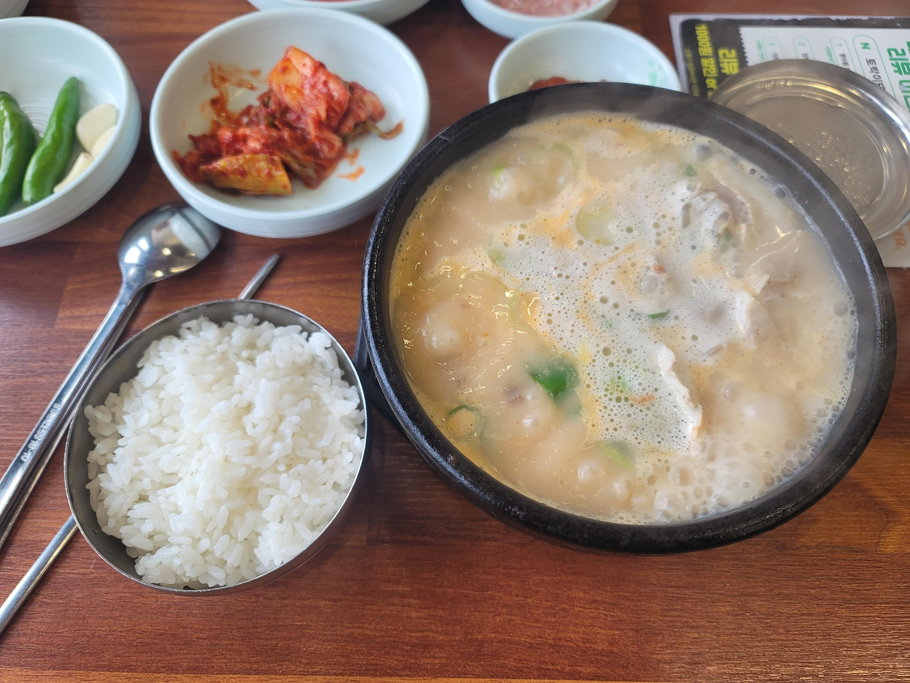 토박이돼지국밥의 순대국밥